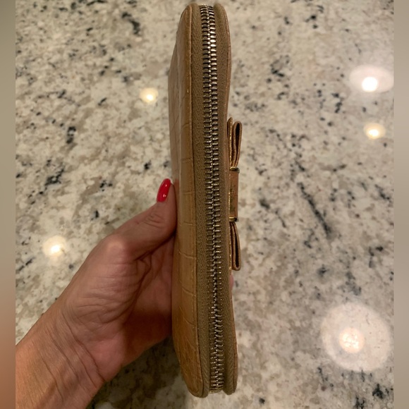 Miu Miu Tan Retired Croc-Embossed Wallet - Picture 5 of 15